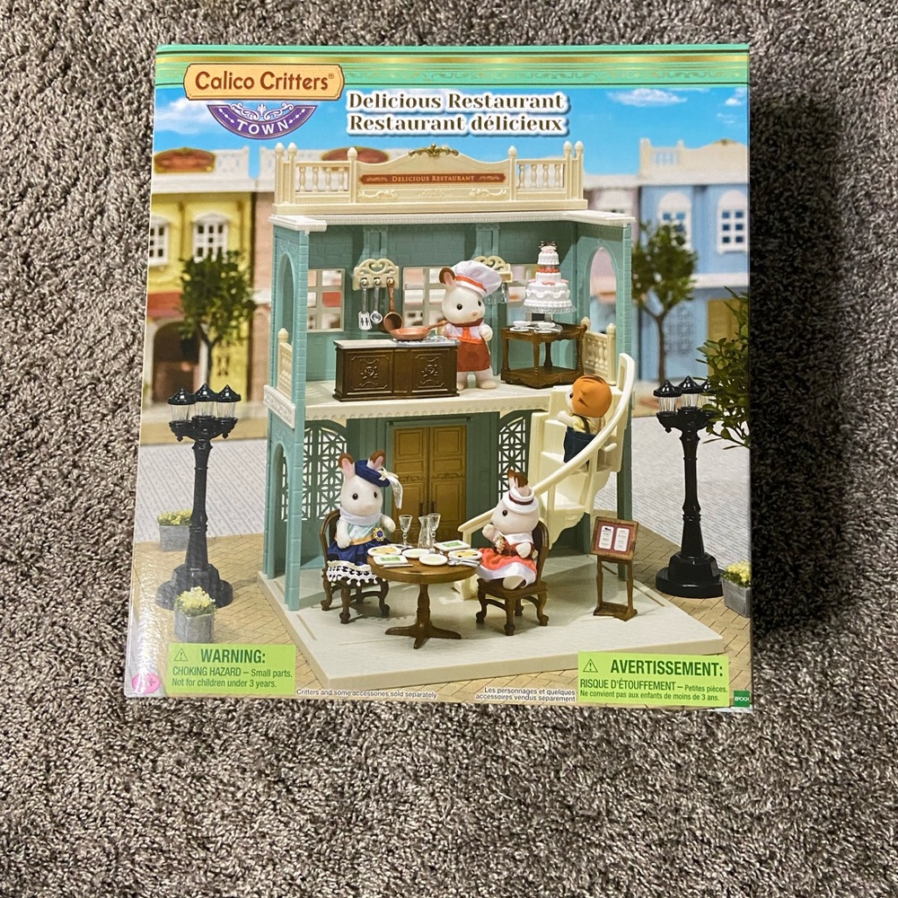 Calico Critters Delicious Restaurant Playset